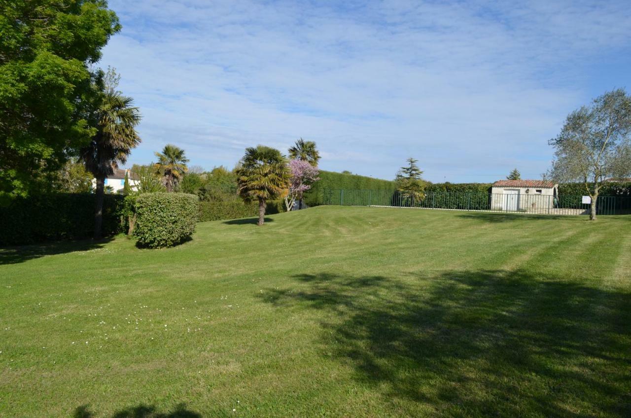 Logis De Chenac - Chambres Et Table D'Hotes Chenac Saint Seurin d'Uzet Exterior foto