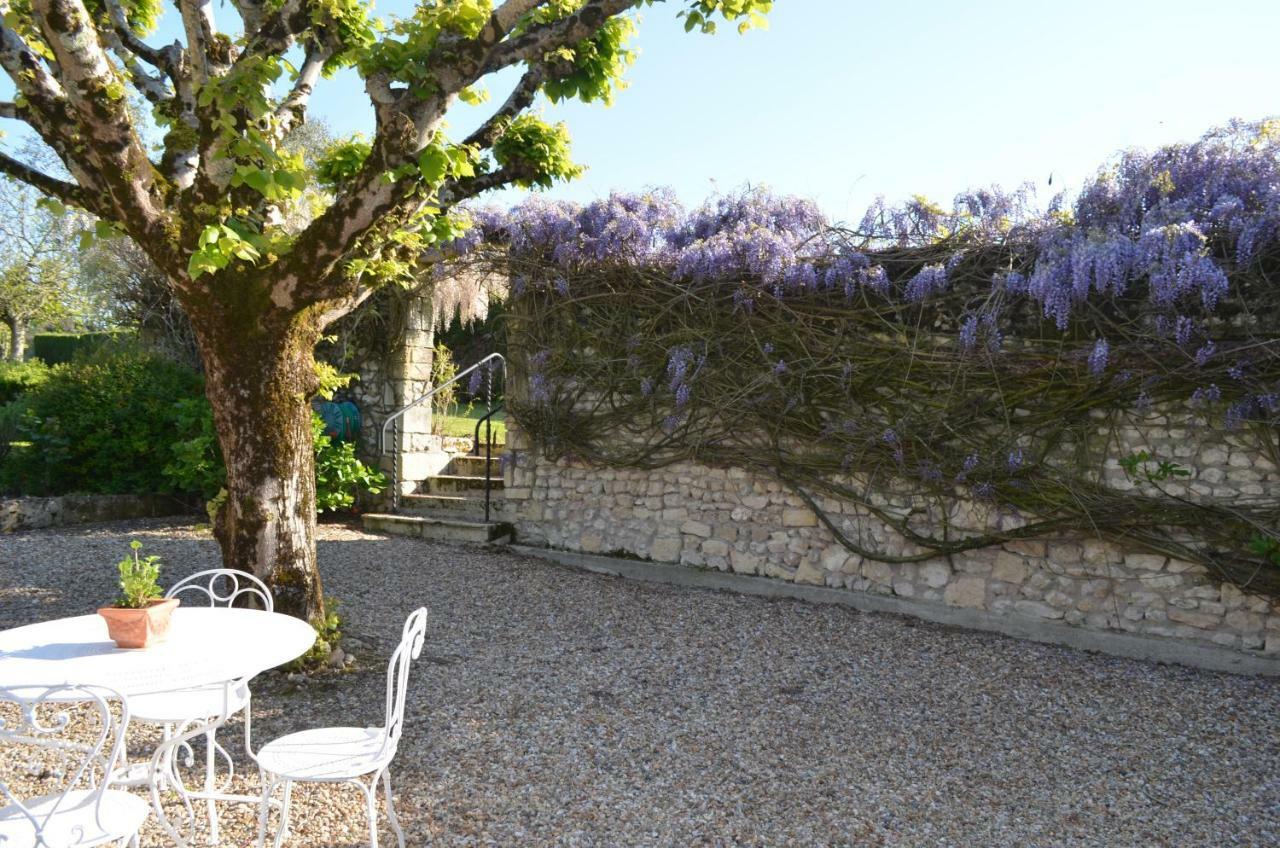 Logis De Chenac - Chambres Et Table D'Hotes Chenac Saint Seurin d'Uzet Exterior foto