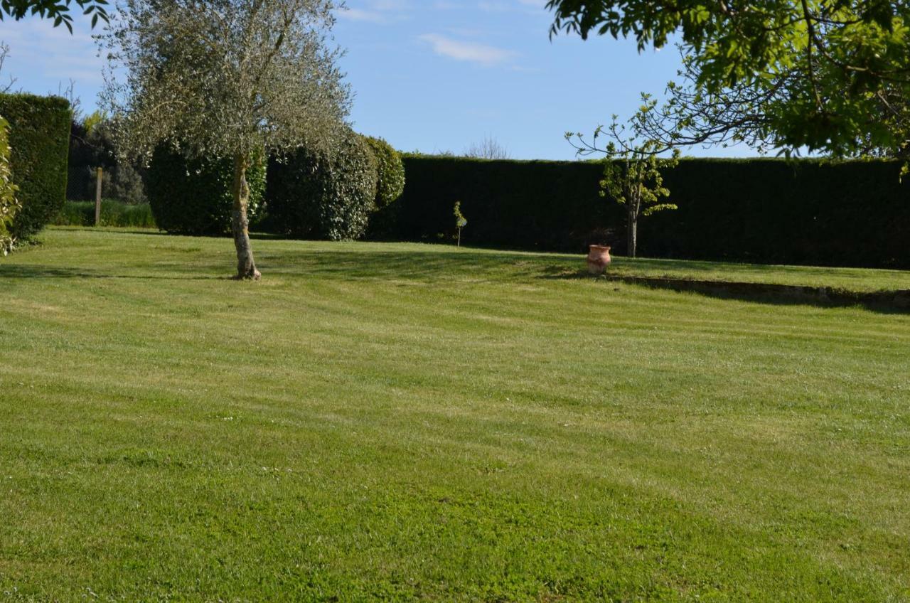 Logis De Chenac - Chambres Et Table D'Hotes Chenac Saint Seurin d'Uzet Exterior foto